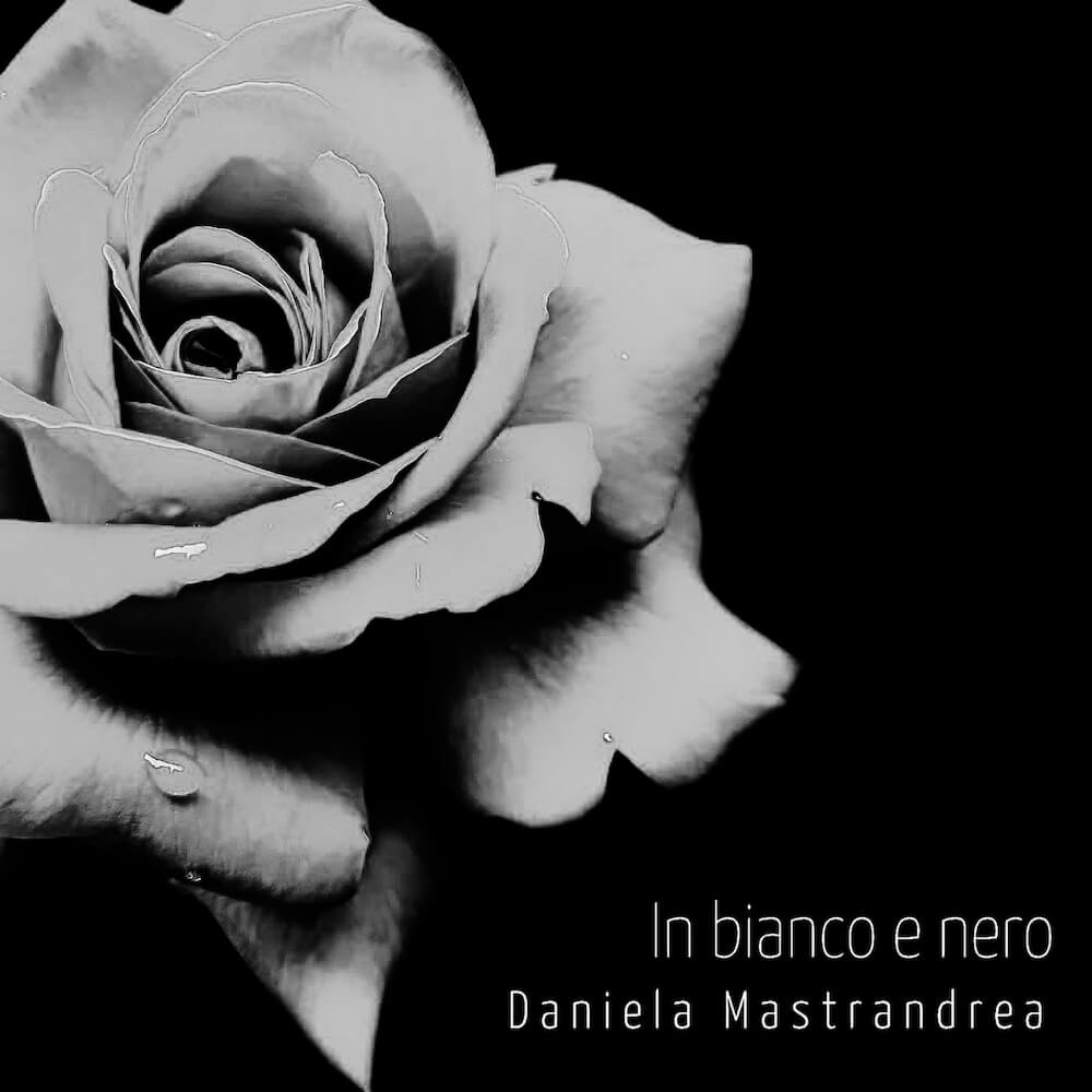 Daniela-Mastrandrea-In-bianco-e-nero-COVER