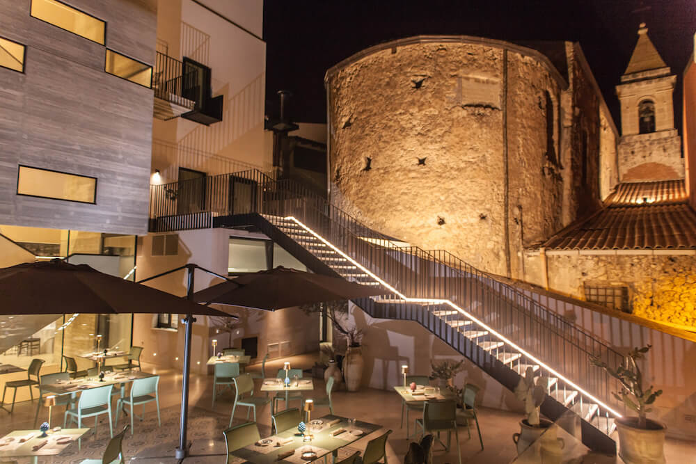 Sicilia-Restaurant Groungfloor Terrace Alba Palace
