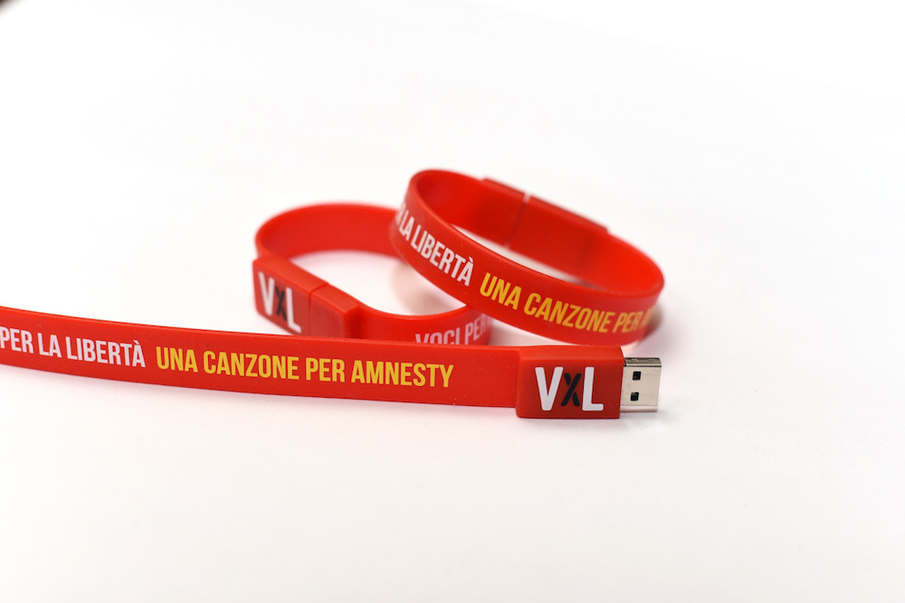 Amnesty-International-foto-braccialetto2