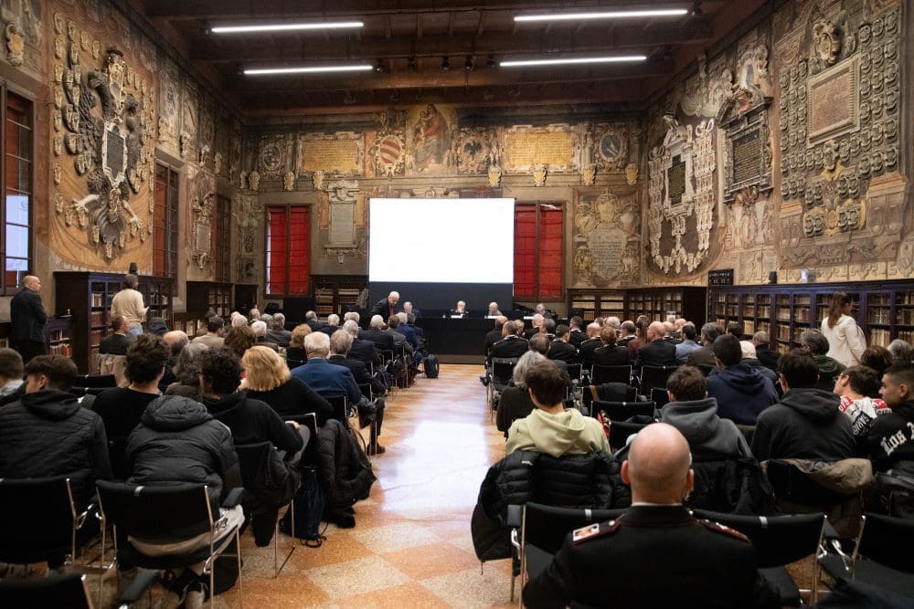 Carabinieri-Forestali-La sala durante il convegno-emkey_group(1)